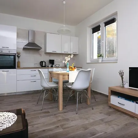 Apartment 1 Bedroom Gorgeous In *