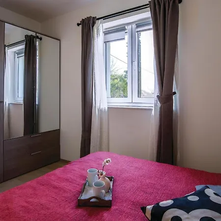 1 Bedroom Gorgeous In Apartment Zadar