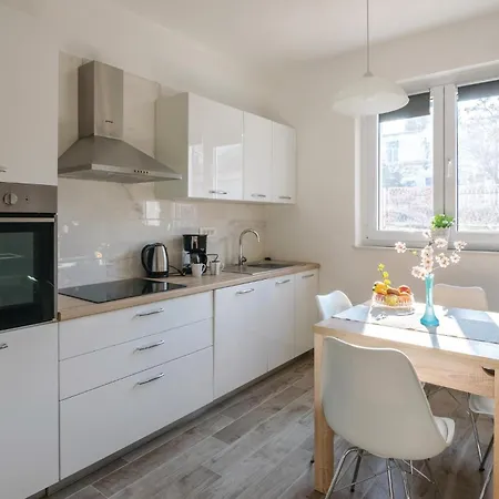 1 Bedroom Gorgeous In *